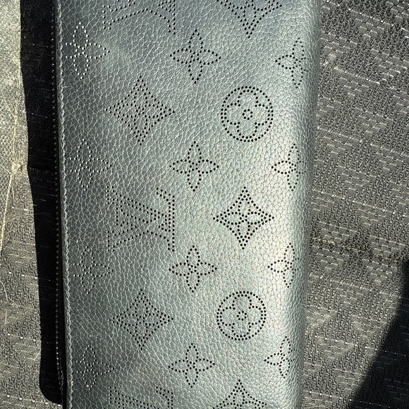 Louis Vuitton Wallet - Picture 1 of 5